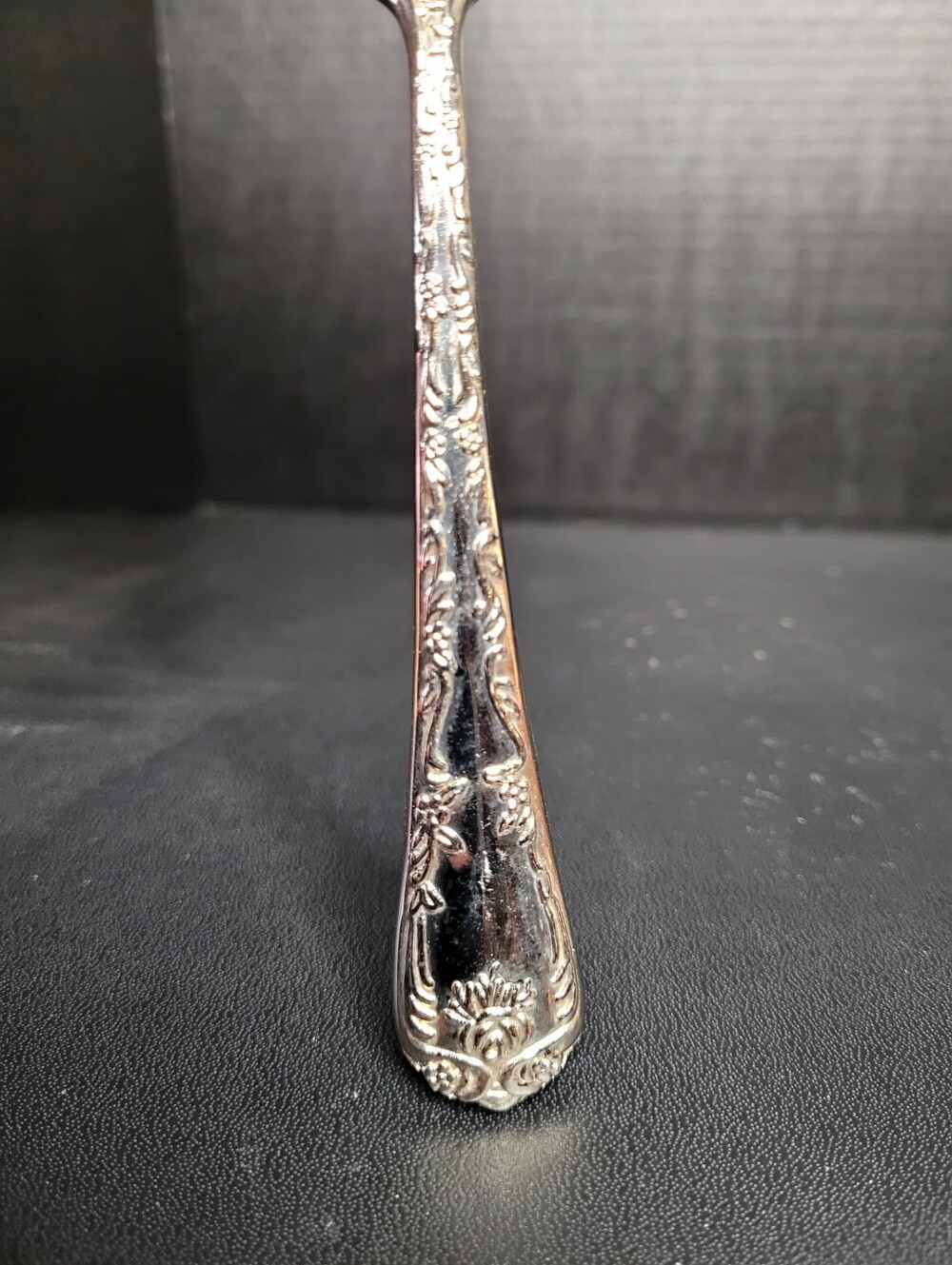 WM Roger And Son Floral Flatware Set - Elegant Silver Finish - Picture 5 of 5